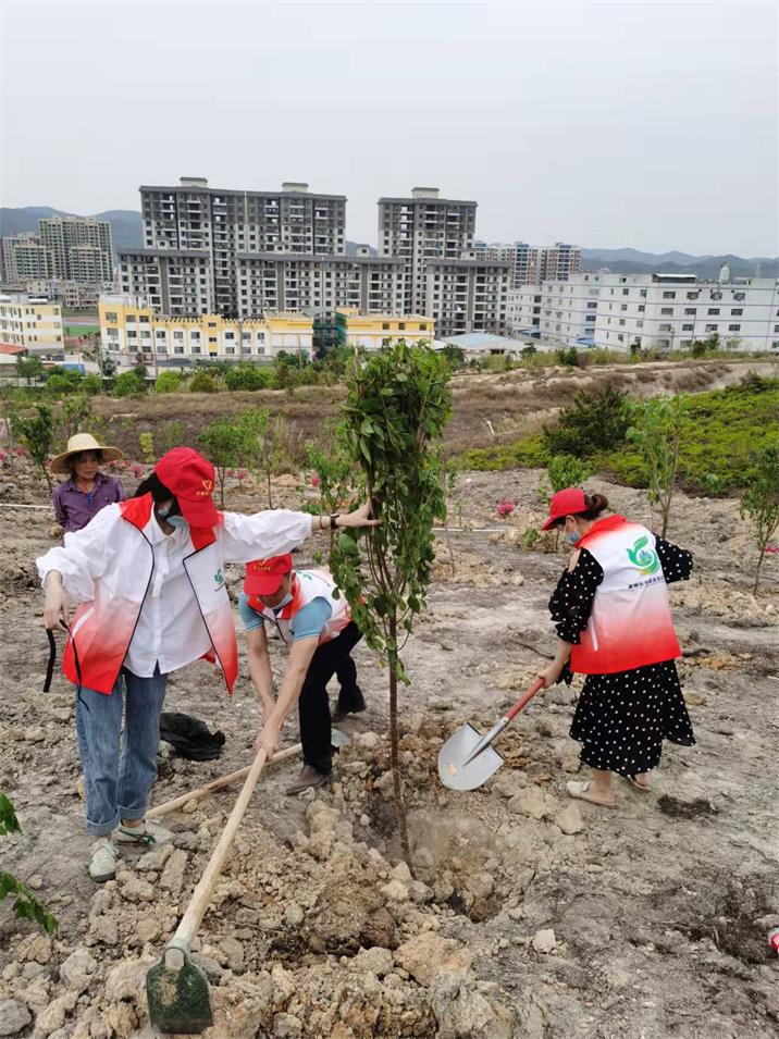 港河员工参加2022年植树节植树活动